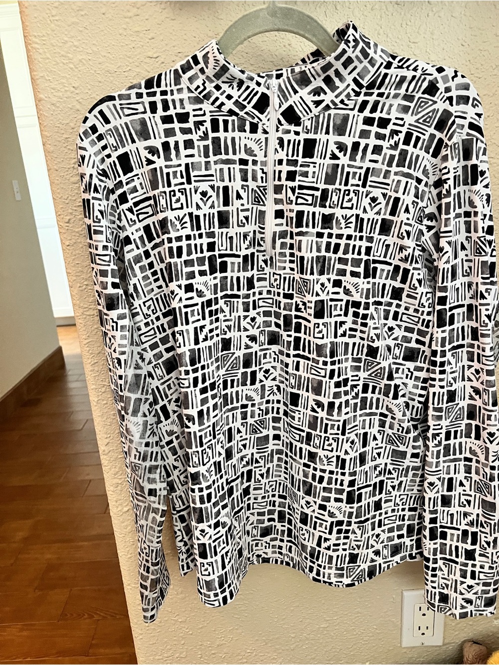 IBKUL -Black & White Geometric Quarter-Zip Top